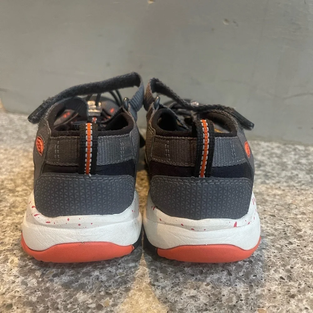 KEEN Newport Neo H2 Sandal Magnet/Spicy Orange Youth Size 13